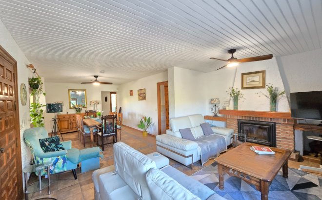 Resale - Villa -
Orihuela Costa - Costa Blanca