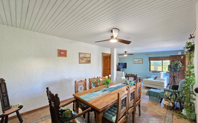 Resale - Villa -
Orihuela Costa - Costa Blanca