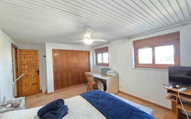 Resale - Villa -
Orihuela Costa - Costa Blanca