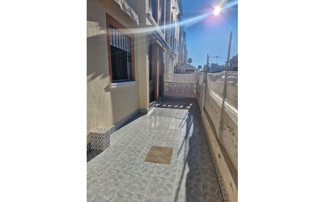 Resale - Bungalow -
Torrevieja - Playa De Los Naufragos