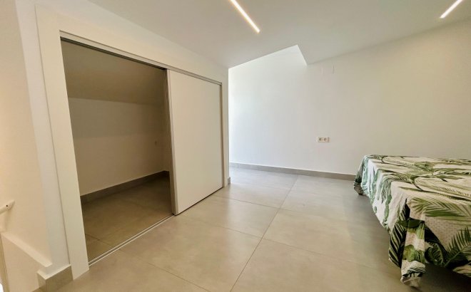 Herverkoop - Town House -
Torrevieja - Costa Blanca