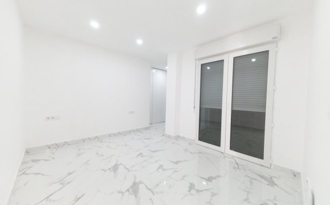 Resale - Apartment -
Torrevieja - Playa De Los Naufragos