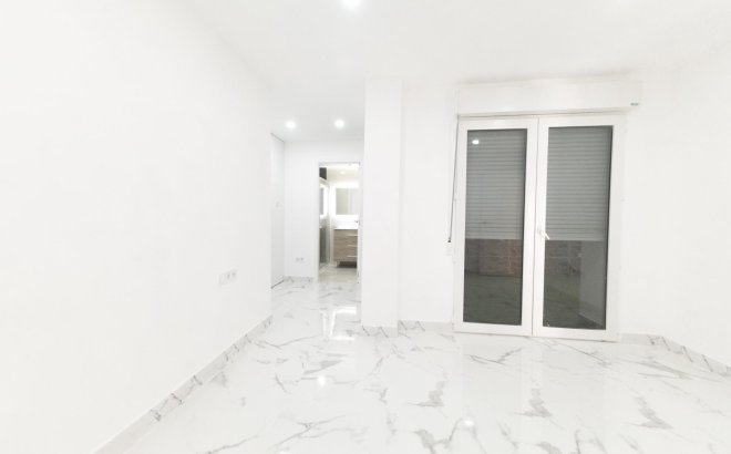 Resale - Apartment -
Torrevieja - Playa De Los Naufragos