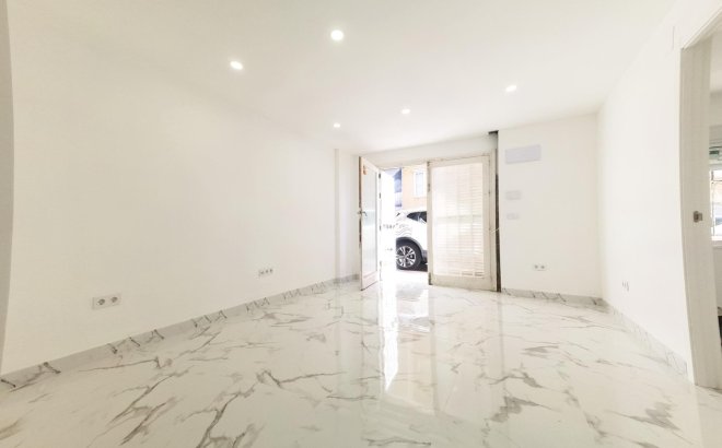 Resale - Apartment -
Torrevieja - Playa De Los Naufragos