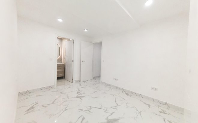 Resale - Apartment -
Torrevieja - Playa De Los Naufragos