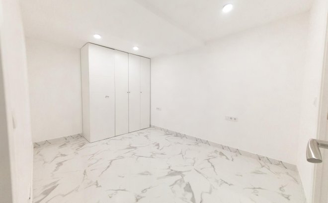 Resale - Apartment -
Torrevieja - Playa De Los Naufragos