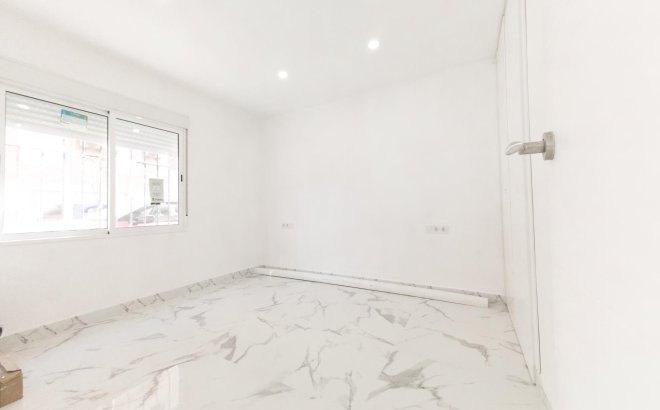 Resale - Apartment -
Torrevieja - Playa De Los Naufragos