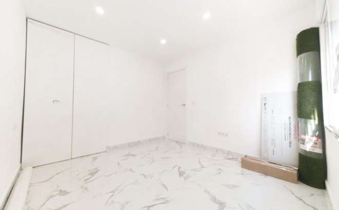 Resale - Apartment -
Torrevieja - Playa De Los Naufragos