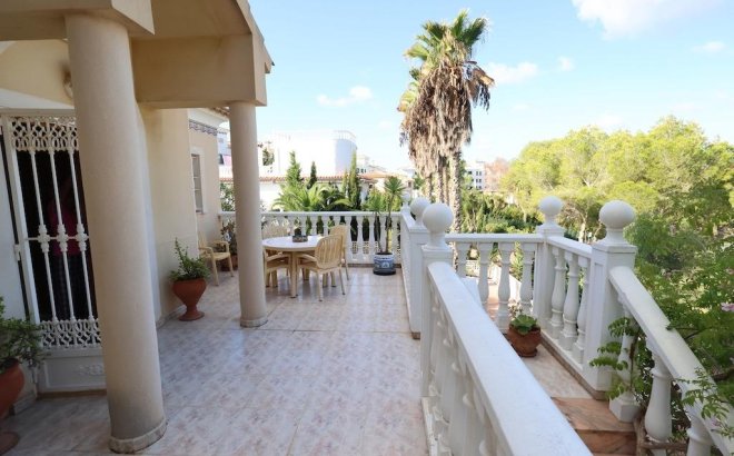 Resale - Villa -
Orihuela Costa - Costa Blanca