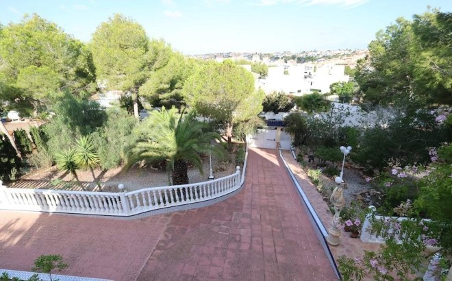 Resale - Villa -
Orihuela Costa - Costa Blanca