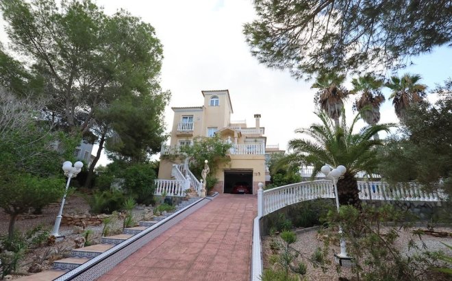 Resale - Villa -
Orihuela Costa - Costa Blanca