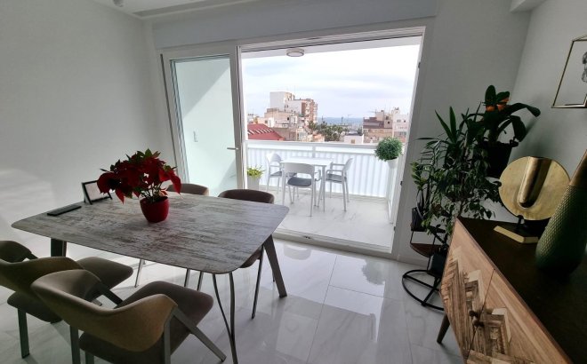 Herverkoop - Appartement -
Torrevieja - Centro