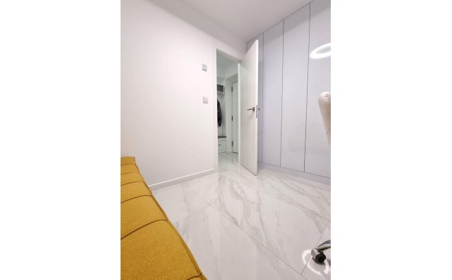 Herverkoop - Appartement -
Torrevieja - Centro