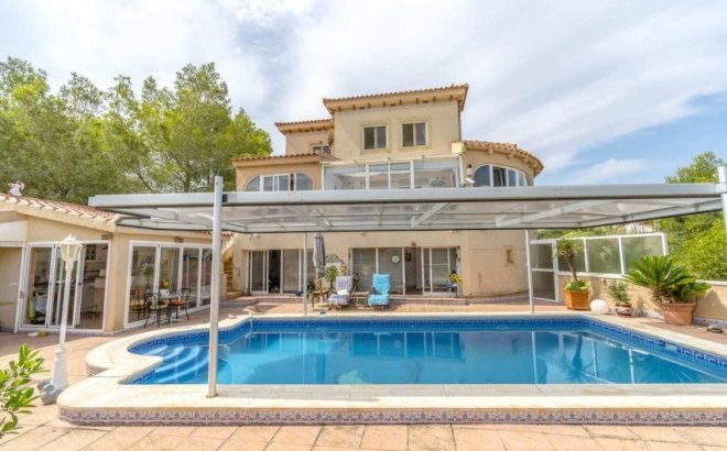 Resale - Villa -
Pinar de Campoverde - Inland