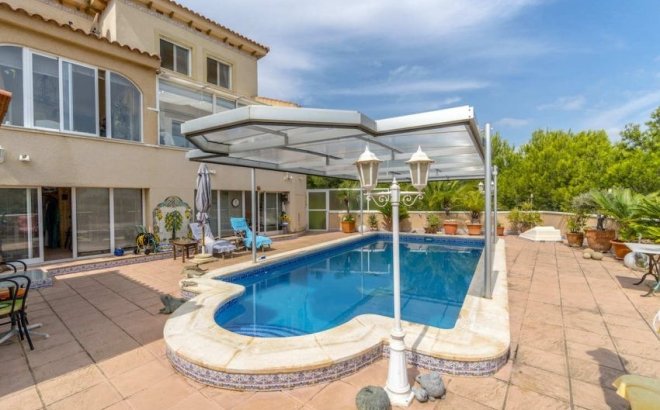 Resale - Villa -
Pinar de Campoverde - Inland