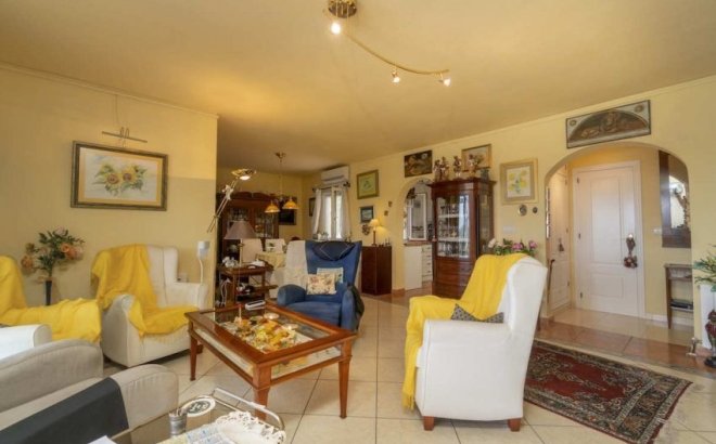 Resale - Villa -
Pinar de Campoverde - Inland