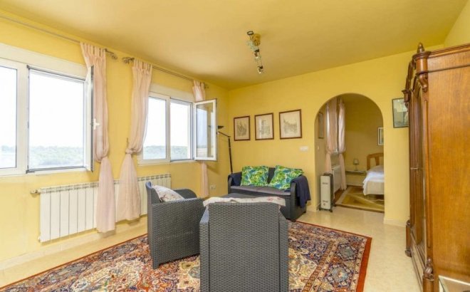 Resale - Villa -
Pinar de Campoverde - Inland