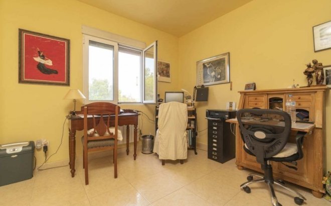 Resale - Villa -
Pinar de Campoverde - Inland