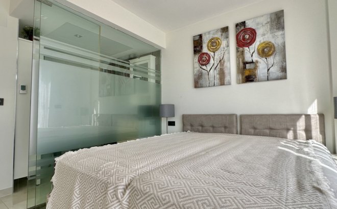 Resale - Villa -
Orihuela Costa - Costa Blanca