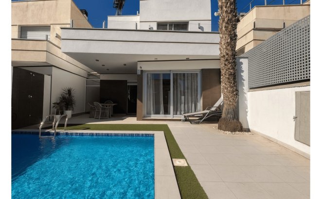 Resale - Villa -
Orihuela Costa - Costa Blanca