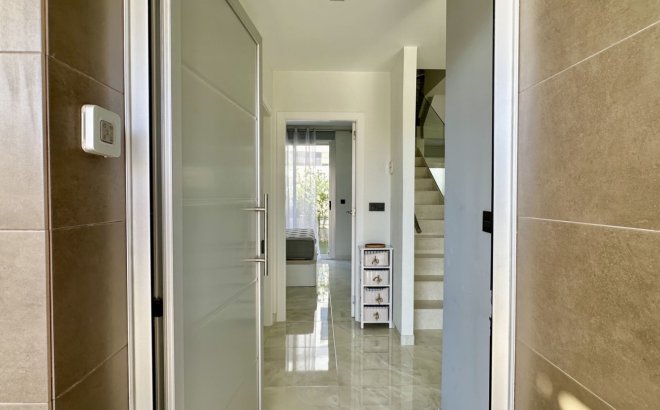 Resale - Villa -
Orihuela Costa - Costa Blanca