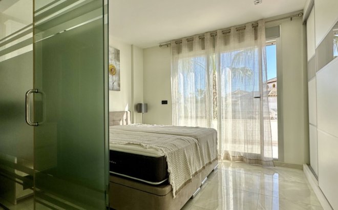 Resale - Villa -
Orihuela Costa - Costa Blanca