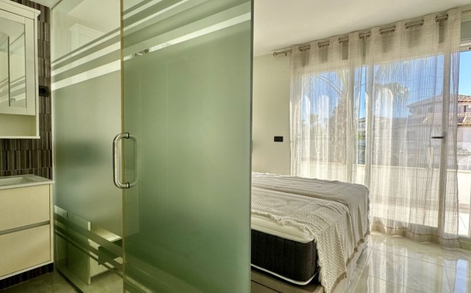 Resale - Villa -
Orihuela Costa - Costa Blanca