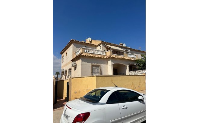 Resale - Bungalow -
Torrevieja - Aguas Nuevas