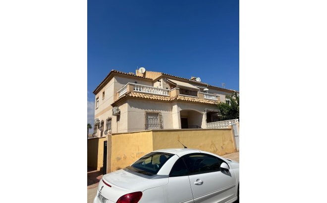 Resale - Bungalow -
Torrevieja - Aguas Nuevas