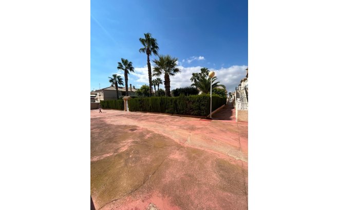 Resale - Bungalow -
Torrevieja - Aguas Nuevas