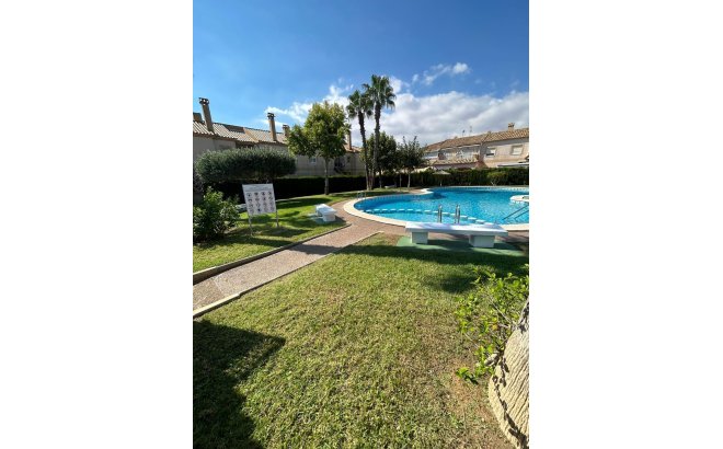 Resale - Bungalow -
Torrevieja - Aguas Nuevas