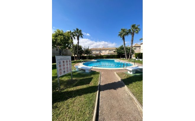 Resale - Bungalow -
Torrevieja - Aguas Nuevas