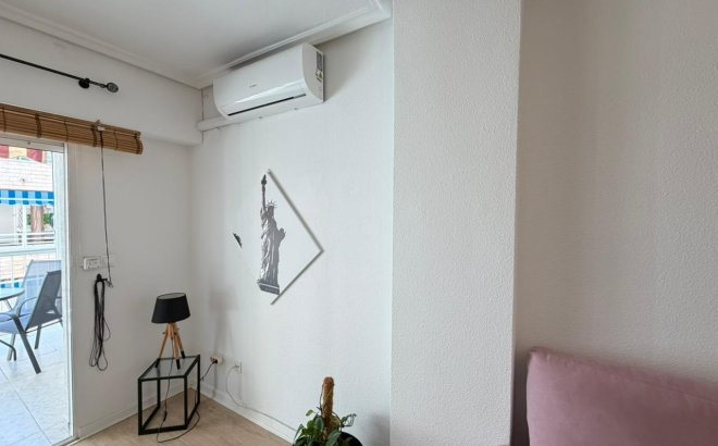 Resale - Apartment -
Torrevieja - Playa del Cura