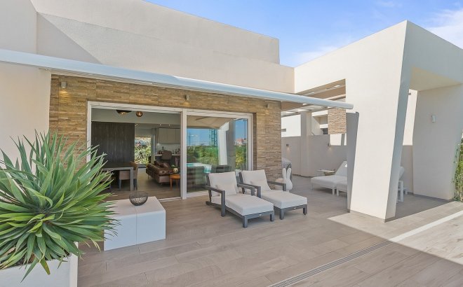 Resale - Villa -
La Finca Golf Resort - Inland