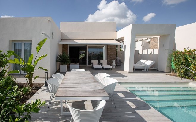 Resale - Villa -
La Finca Golf Resort - Inland