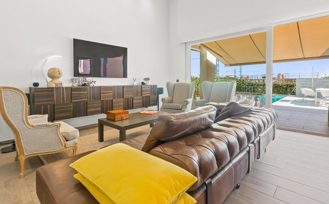 Resale - Villa -
La Finca Golf Resort - Inland