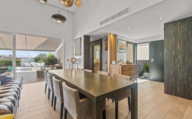 Resale - Villa -
La Finca Golf Resort - Inland