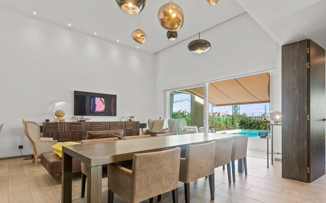 Resale - Villa -
La Finca Golf Resort - Inland