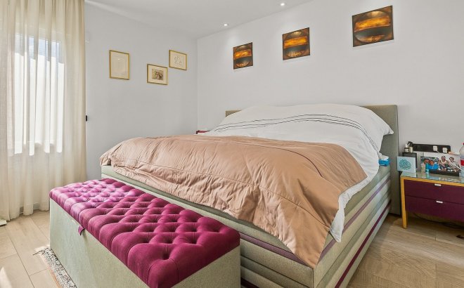 Resale - Villa -
La Finca Golf Resort - Inland