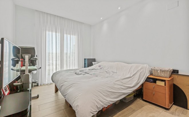 Resale - Villa -
La Finca Golf Resort - Inland