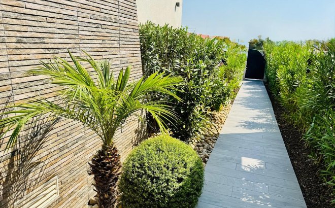 Resale - Villa -
La Finca Golf Resort - Inland