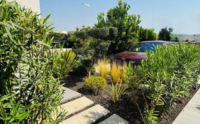 Resale - Villa -
La Finca Golf Resort - Inland