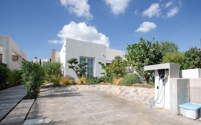 Resale - Villa -
La Finca Golf Resort - Inland