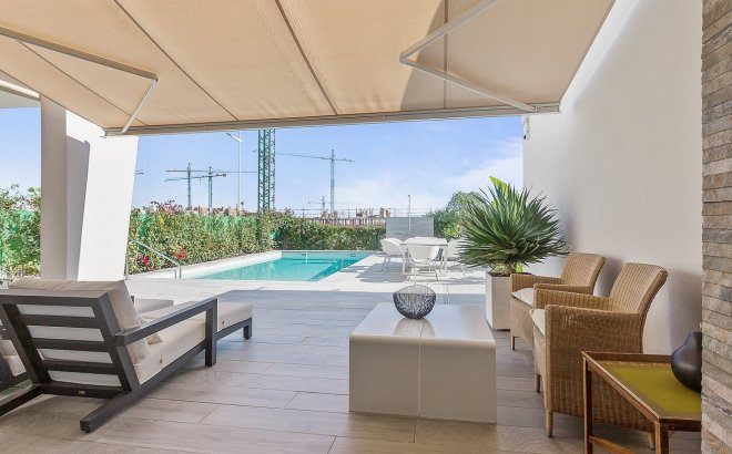 Resale - Villa -
La Finca Golf Resort - Inland