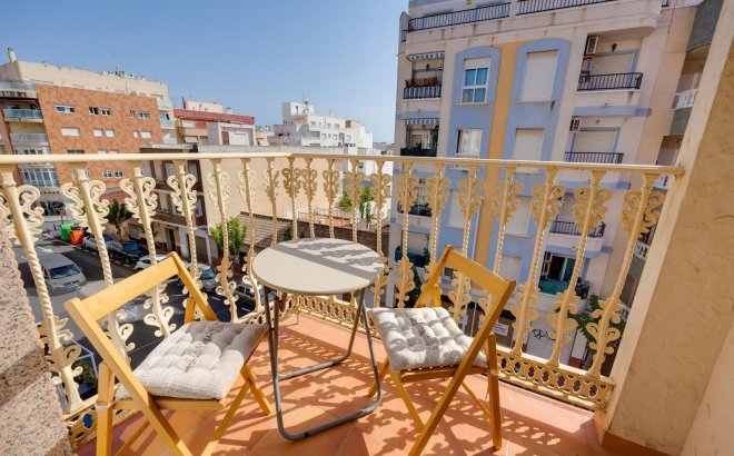 Resale - Apartment -
Torrevieja - Centro