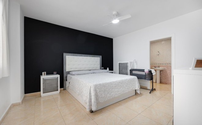 Resale - Apartment -
Torrevieja - Centro