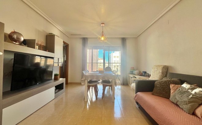 Resale - Apartment -
Torrevieja - Centro