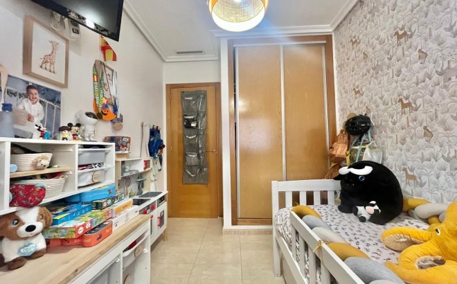 Resale - Apartment -
Torrevieja - Centro
