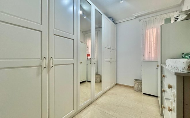 Resale - Apartment -
Torrevieja - Centro