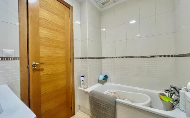 Resale - Apartment -
Torrevieja - Centro